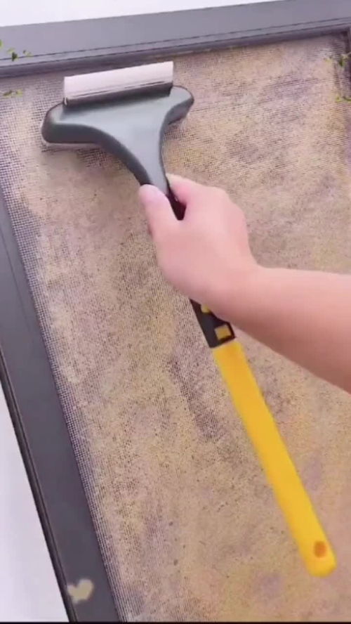 每次紗窗很難清洗,反正面怎么刷都不干凈,弄的到處臟臟的,這款紗窗清洗刷給大家安排了